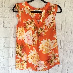 ROSE + OLIVE SLEEVELESS FLORAL PRINT TOP SIZE  XS